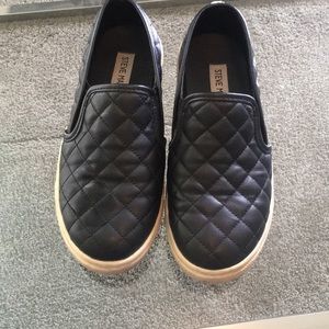 Steve Madden Black slipons